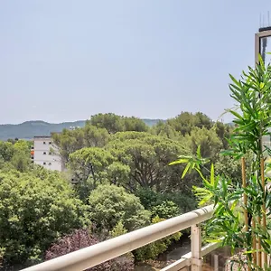 Appartement Grand T2 Lumineux Et Climatise Avec Balcon, Aix-en-Provence